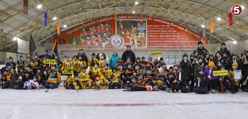 В Инте республиканские соревнования по хоккею собрали пять детских команд из Коми и ЯНАО

