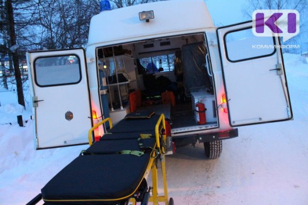 В Троицко-Печорске в снегу застряла скорая помощь 