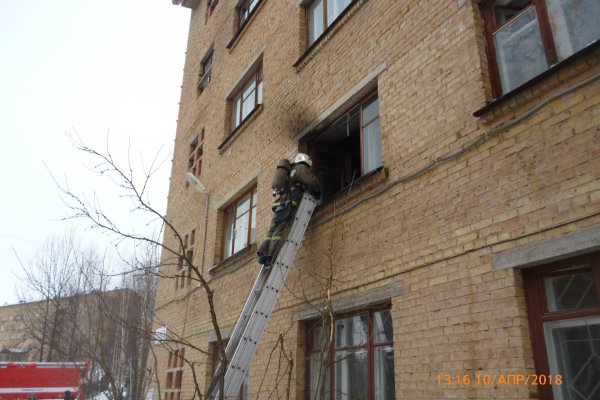 На пожаре в общежитии УГТУ в Ухте эвакуировали 60 человек