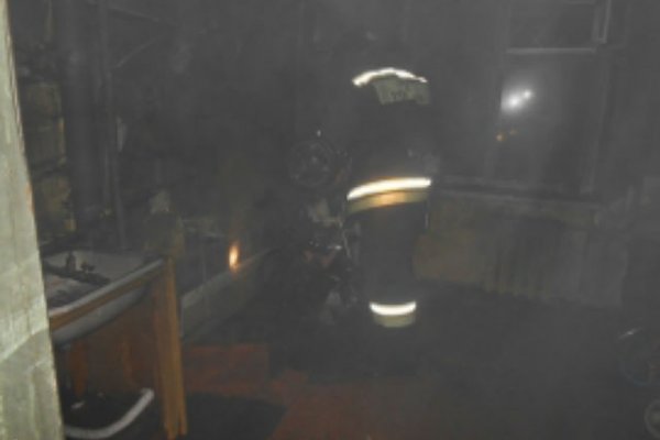 В Воркуте в подъезде многоквартирного дома загорелась детская коляска