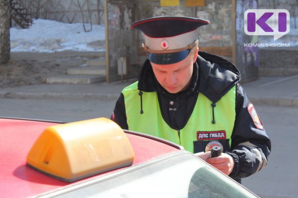 За езду вне закона сыктывкарских таксистов-нелегалов оштрафовали и лишили транспорта