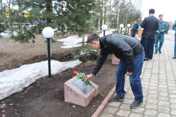 В Сыктывкаре почтили память сотрудников МЧС России, погибших при исполнении служебных обязанностей