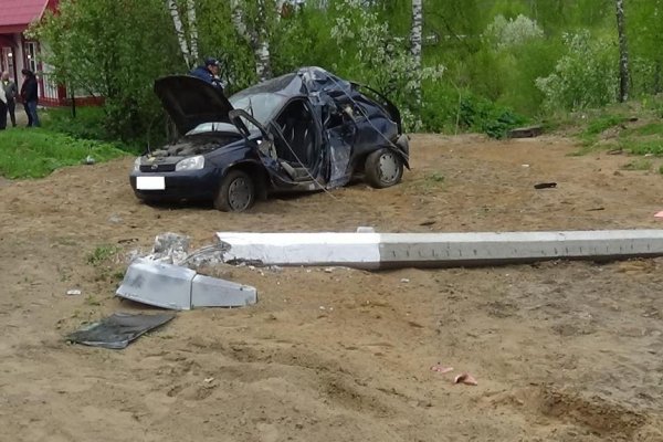 В аварии в Коми серьезно пострадали водитель и пассажир легковушки