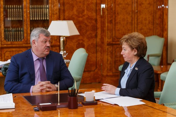 Сергей Гапликов и Надежда Дорофеева обсудили повестку предстоящего заседания сессии Госсовета