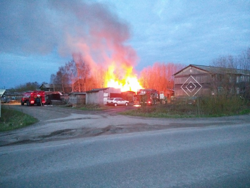 В Троицко-Печорске ночью сгорел частный дом

