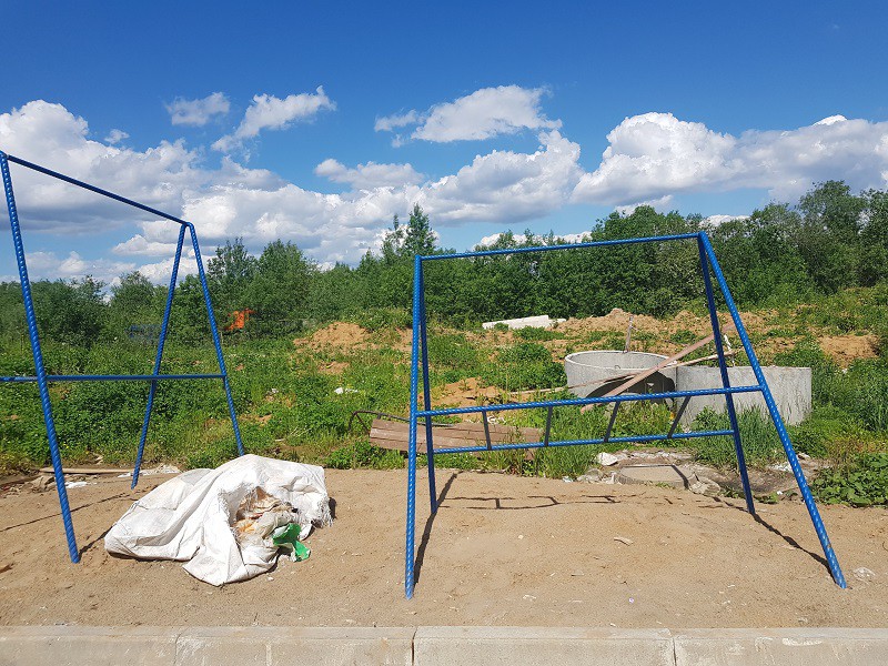 Команда "Молодежки ОНФ" в Коми выявила опасные дворовые территории в Сыктывкаре

