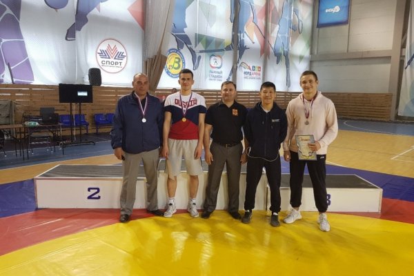 Спортсмены из Коми завоевали пять медалей на Чемпионате Северо-Запада по греко-римской борьбе

