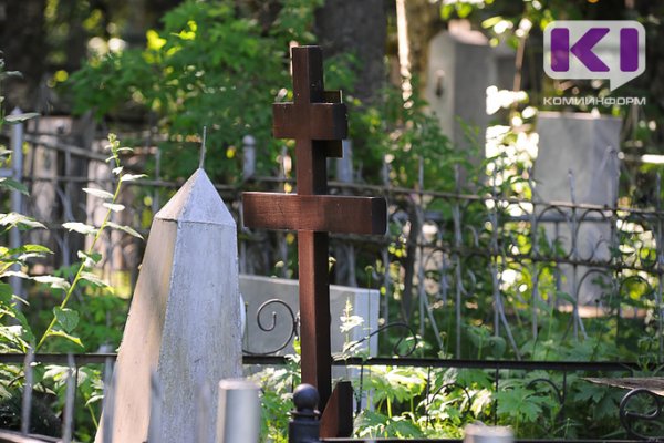 Усинские власти не нашли желающих изготовить памятники в местах захоронения ветеранов боевых действий и вдов