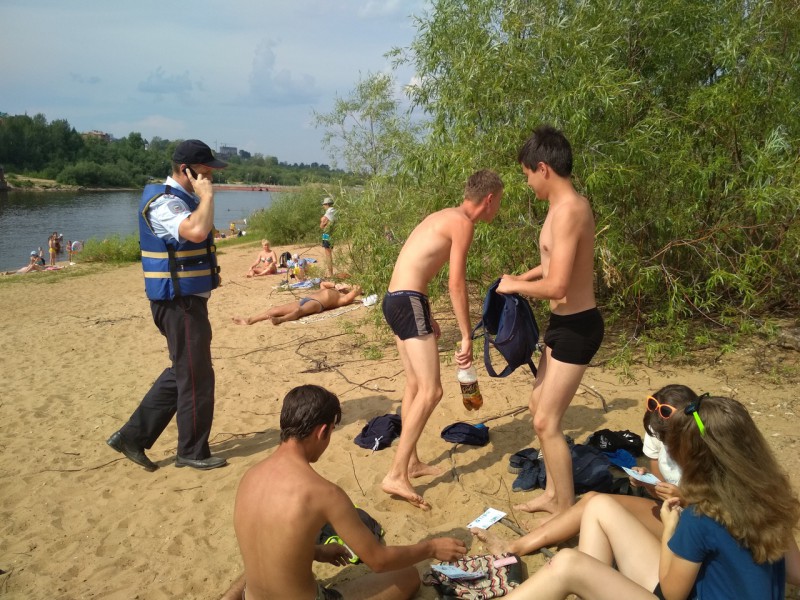 Детей с пивом "эвакуировали" с пляжа в Сыктывкаре