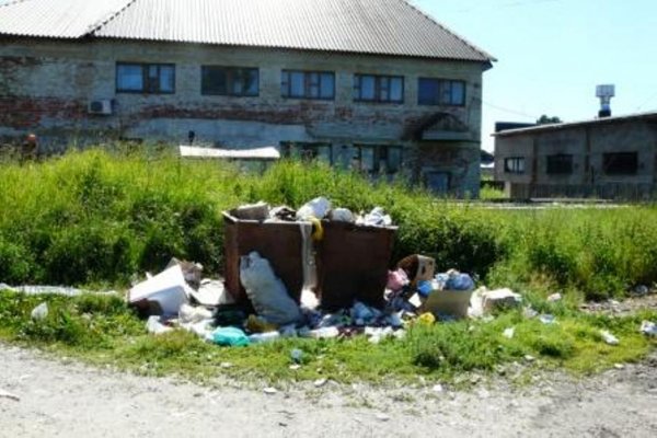 Жители Кослана требуют нормального содержания мусорных контейнеров