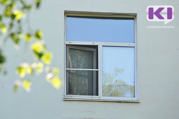В Княжпогостском районе Коми из окна жилого дома выпал ребенок  