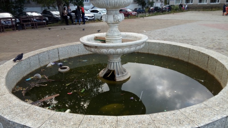 Житель Емвы требует отремонтировать фонтан на площади Сенюкова