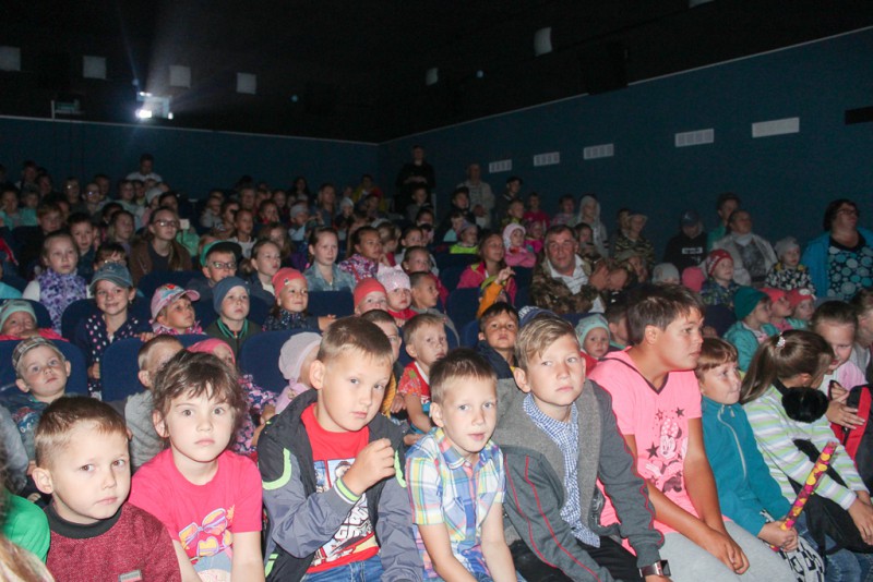 В селе Визинга открыли модернизированный кинотеатр "Мир"