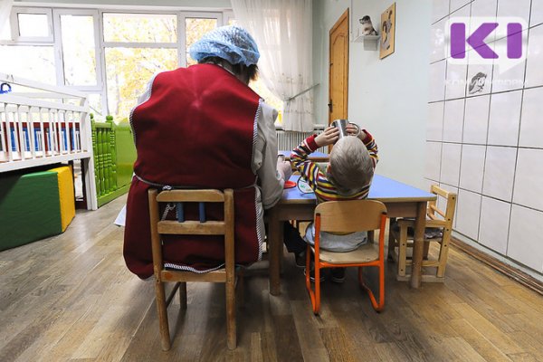 Количество сирот в России снизилось до рекордно низкого уровня