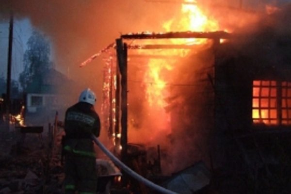 В Воркуте из-за поджога загорелся дом 