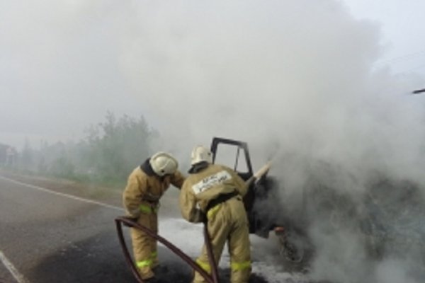 В Усинске огонь повредил салон УАЗа 