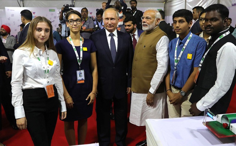 Школьница из Сыктывкара представила Владимиру Путину проекты, созданные вместе с индийскими сверстниками