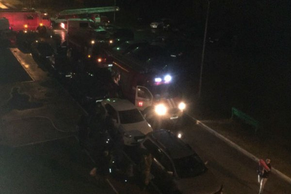 В Сыктывкаре короткое замыкание плиты в девятиэтажке подняло пожарных по тревоге