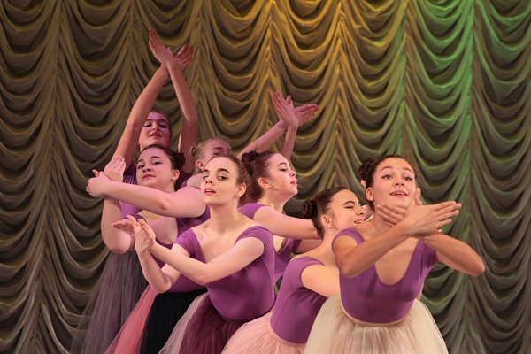 Заслуженная артистка России Ирина Корнеева оценила классическую подготовку юных танцоров 