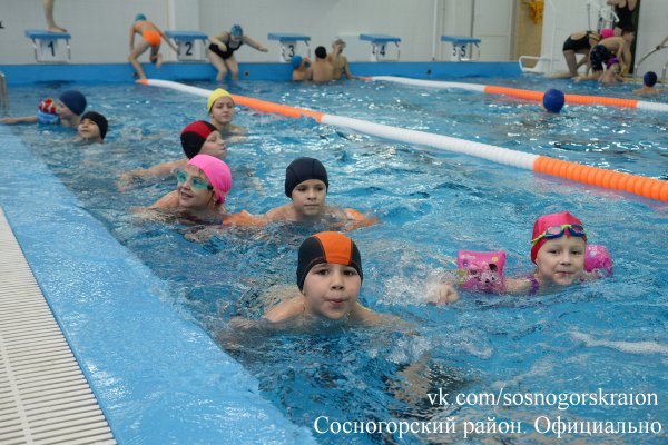 Юные спортсмены Сосногорска открыли купальный сезон в новом бассейне