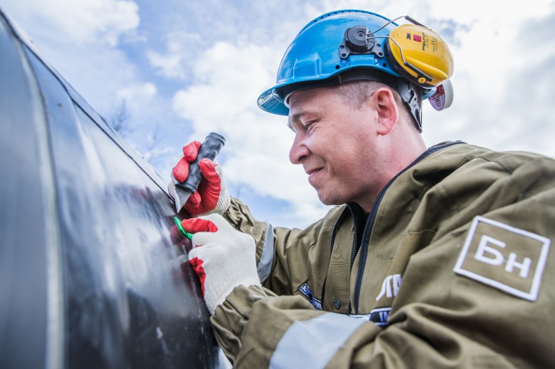 "Газпром трансгаз Ухта": один день с монтером по защите подземных трубопроводов от коррозии