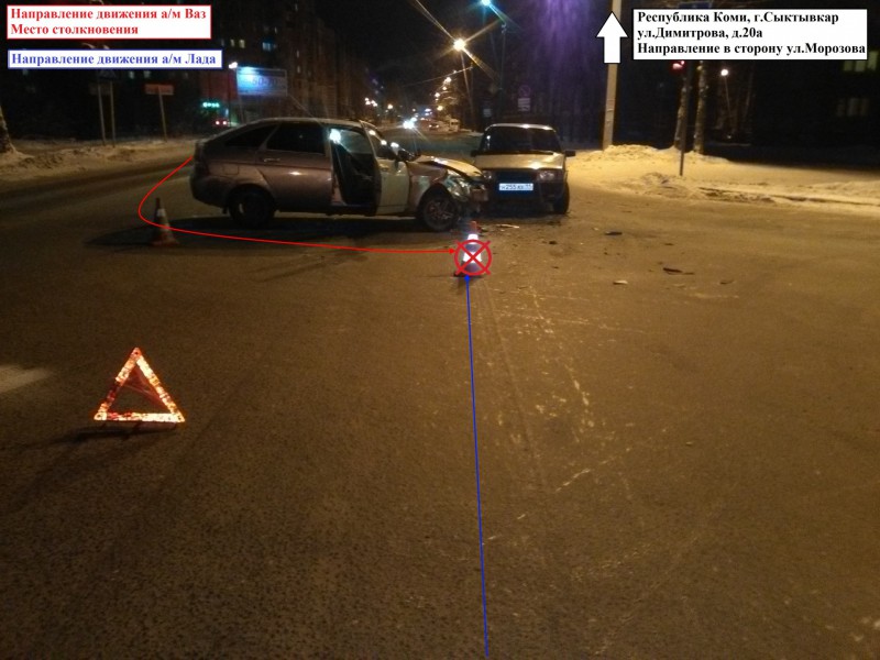 В Сыктывкаре на перекрестке улиц Димитрова и Старовского два автомобиля не поделили дорогу