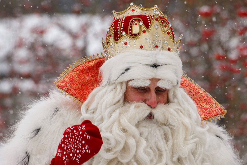 Сообщения о Деде Морозе с "опасными конфетами" оказались фейком


