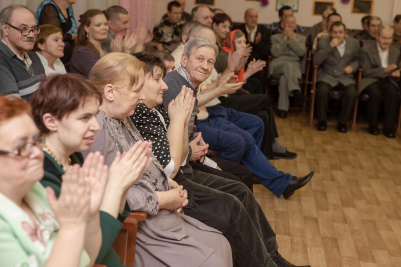 Работники ООО "Газпром трансгаз Ухта" провели акцию для одиноких пожилых людей "Тепло наших сердец"