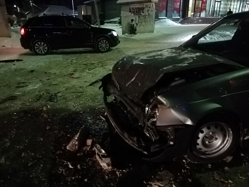 При столкновении машин в Сыктывкаре пострадал подросток 