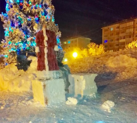 В воркутинском поселке Воргашор снежные фигуры простояли три дня