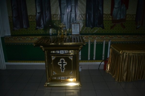 Полицейские Сыктывкара вернули в Свято-Стефановский собор похищенный крест
