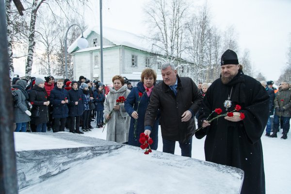 Сергей Гапликов почтил память павших печорских бойцов