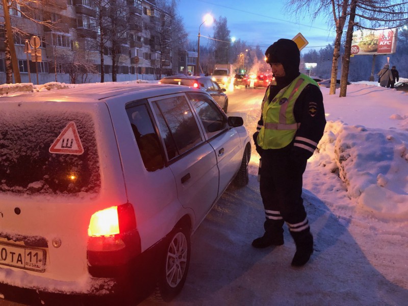 Рейды в Сыктывкаре: обеспечив ребенку безопасность в поездке, не все водители пристегиваются сами 

