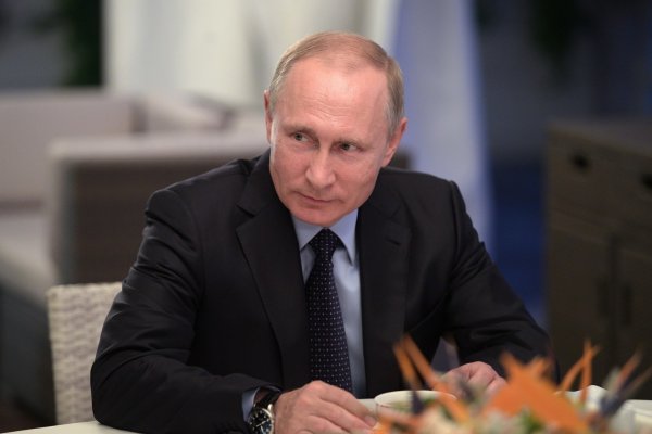 Владимир Путин поздравляет жителей Коми с Днем защитника Отечества