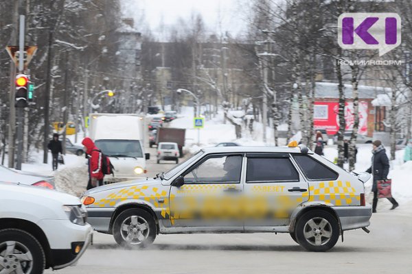 В Сыктывкаре нетрезвая пассажирка замахнулась ножом на таксиста