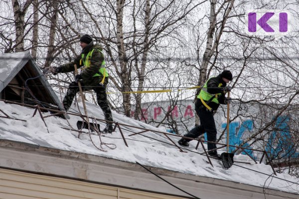 Администрация Сыктывкара обязала управляющую компанию очистить крышу многоквартирного дома