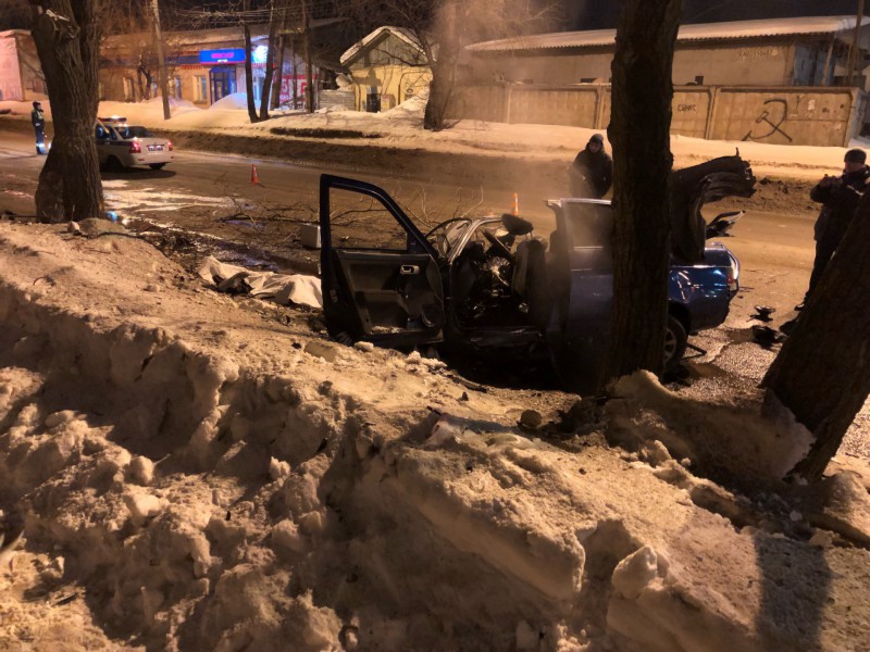 Подробности смертельного ДТП в Сыктывкаре: пассажир ВАЗа "вылетел" из салона автомобиля 