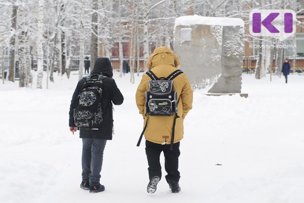 В Сыктывкаре полицейские вернули четырем школьникам похищенные рюкзаки

