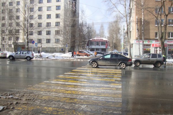 В Сыктывкаре 64-летняя пенсионерка угодила под колеса иномарки