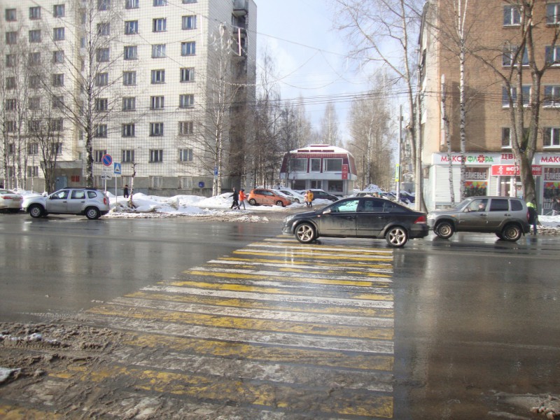 В Сыктывкаре 64-летняя пенсионерка угодила под колеса иномарки