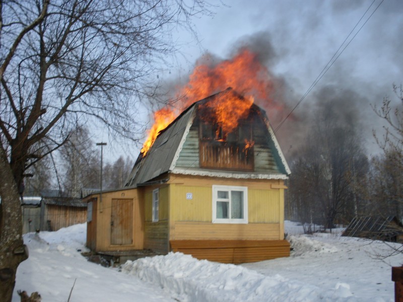 В Троицко-Печорске горел частный дом