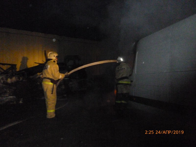 В Печоре и Сосногорске за ночь выгорели два автомобиля