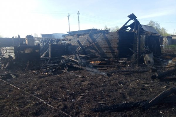 В Усть-Вымском районе огонь уничтожил три хозпостройки