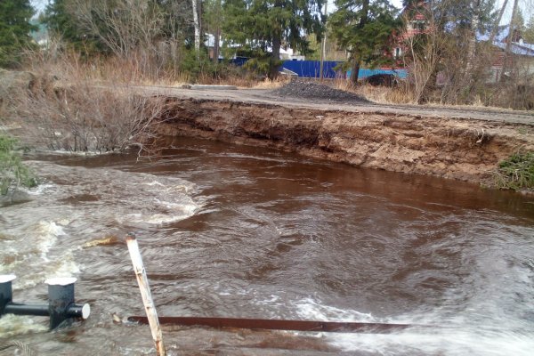В Ижме подмытая во время паводка дорога будет восстановлена - администрация района