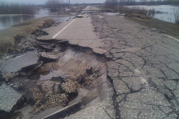 В Коми из-за паводка прекращено движение на участке автодороги Ираёль – Ижма – Усть-Цильма
