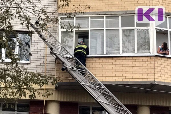 В Усинске во время пожара из дома эвакуировались 30 человек 