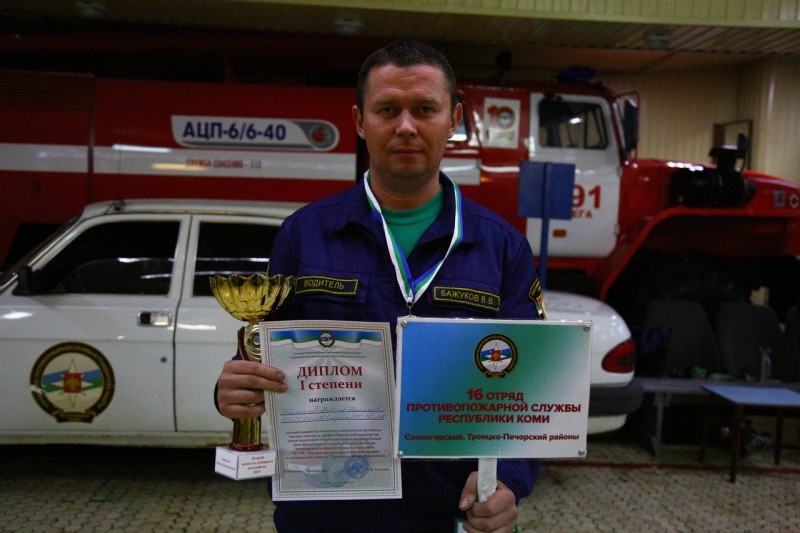 Виктор Бажуков из Нижней Омры – лучший водитель пожарного автомобиля