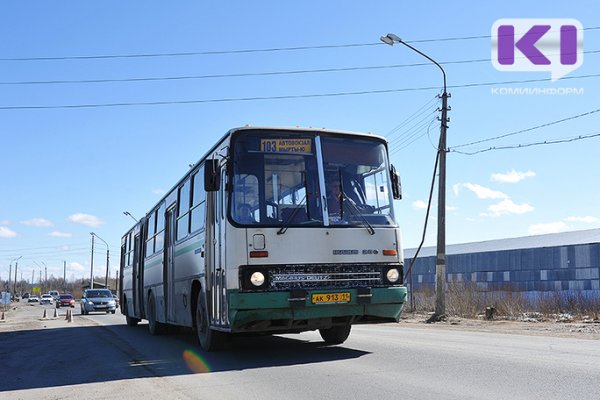 Как селедки в бочке: сыктывкарским дачникам стало тесно в автобусах маршрута №103
