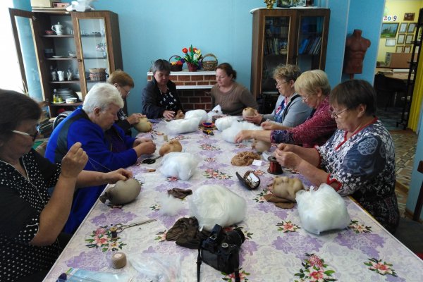 Пенсионеры Койгородского района научились делать чудо-куклы