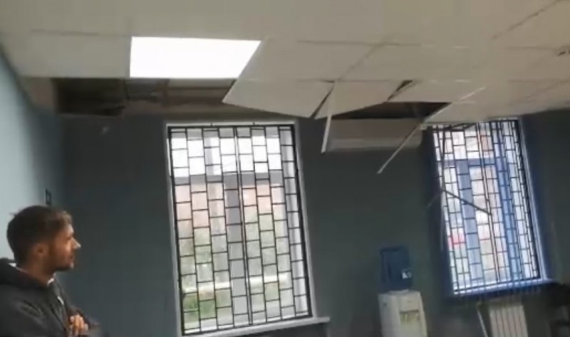 В Ухте в новом здании ГИБДД обвалился потолок